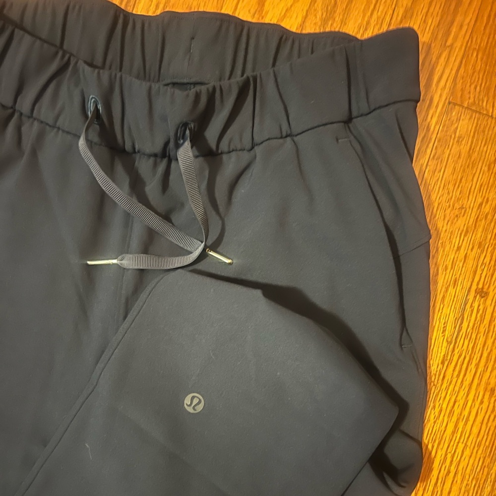 Lululemon On The Fly Crop *23"